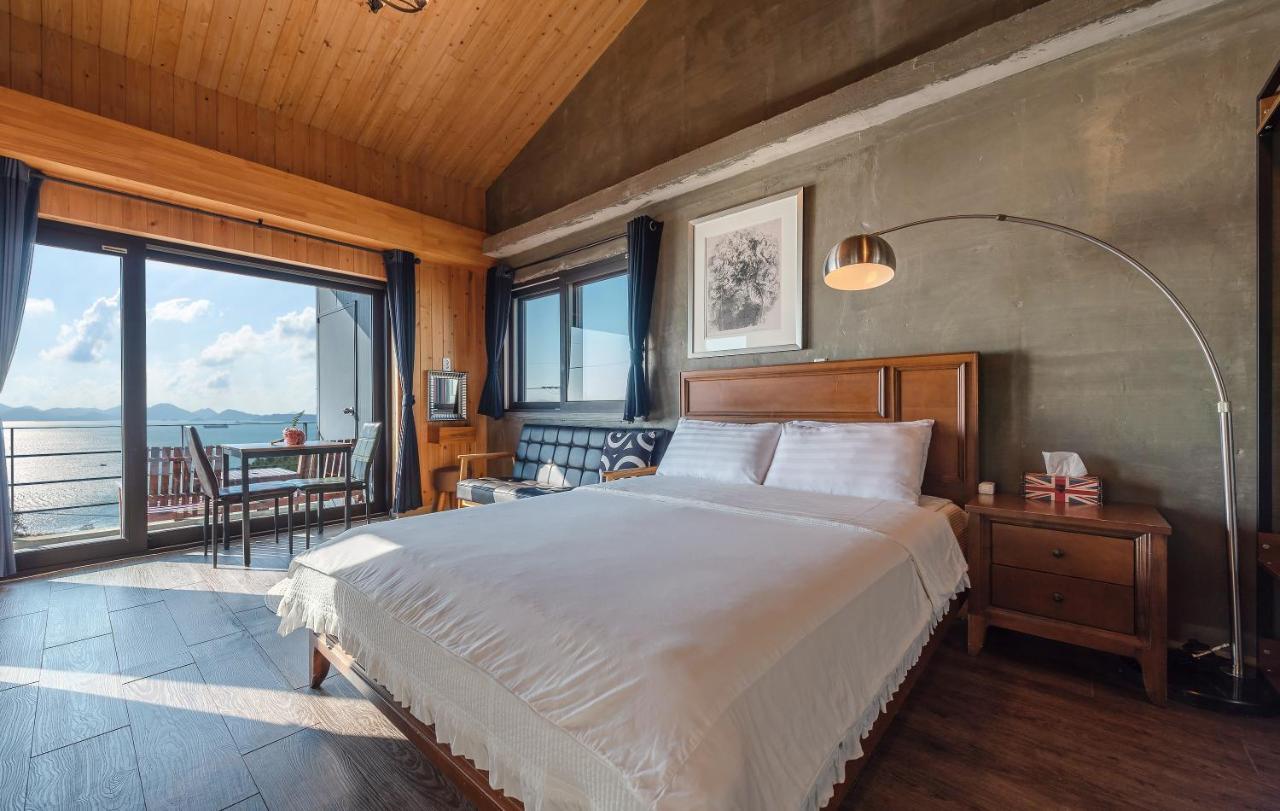 Whales Dream Pensión Namhae Exterior foto