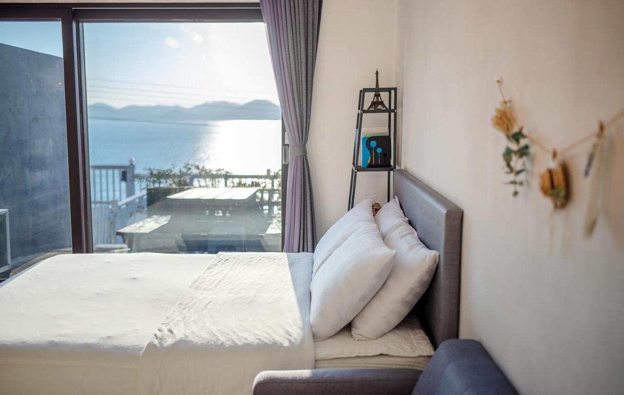 Whales Dream Pensión Namhae Exterior foto