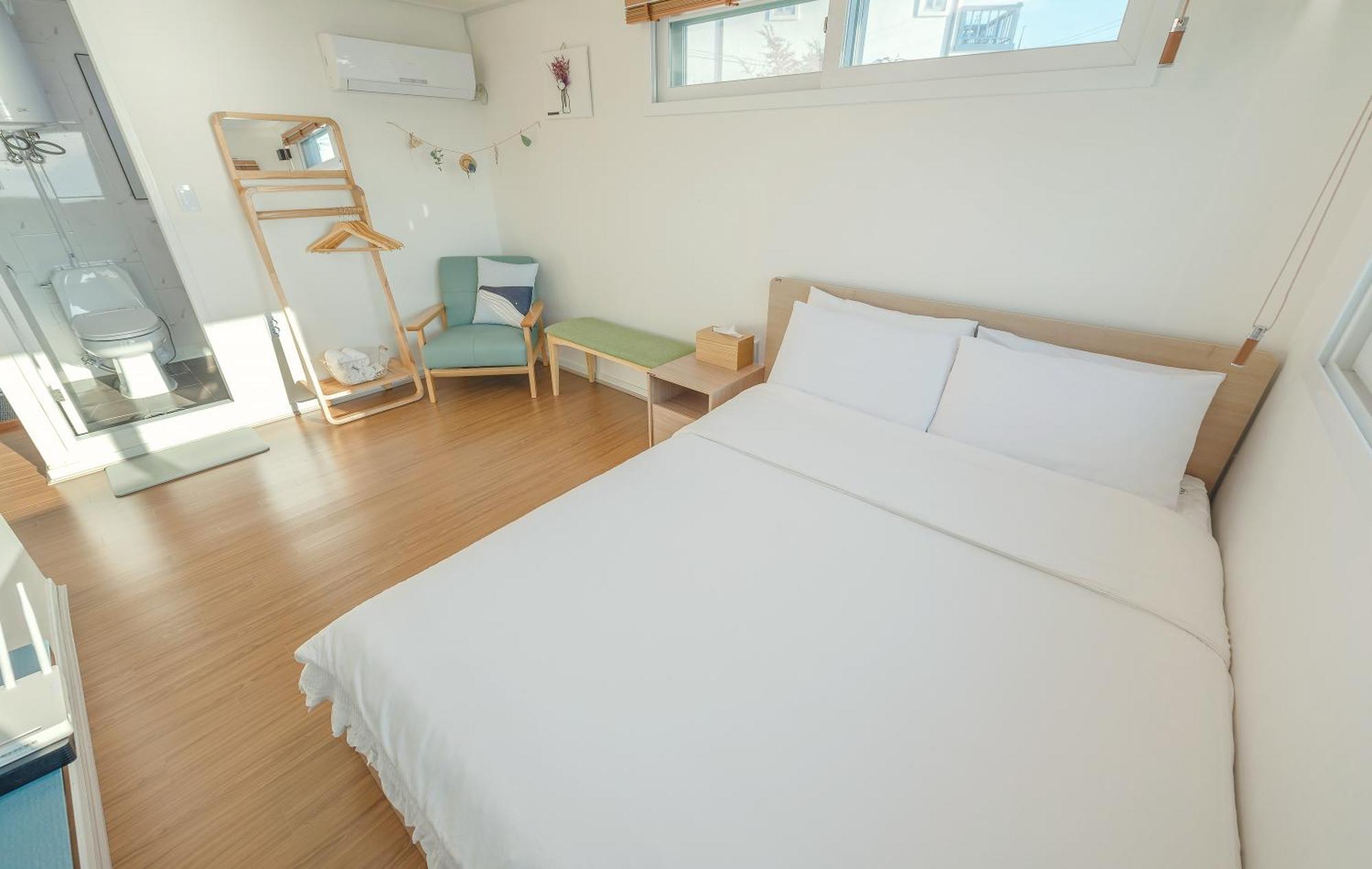 Whales Dream Pensión Namhae Habitación foto