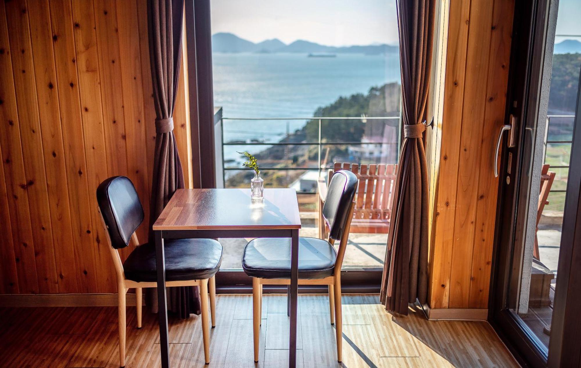 Whales Dream Pensión Namhae Habitación foto