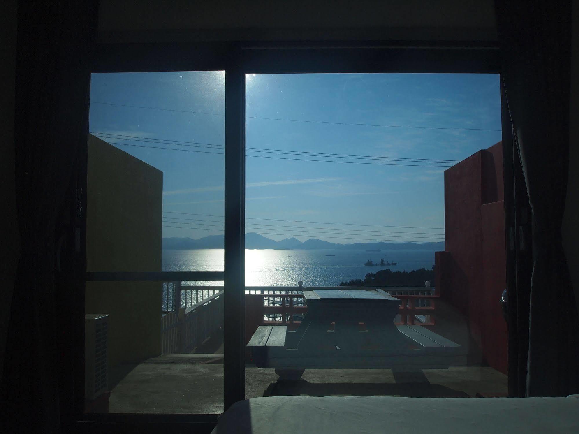 Whales Dream Pensión Namhae Exterior foto